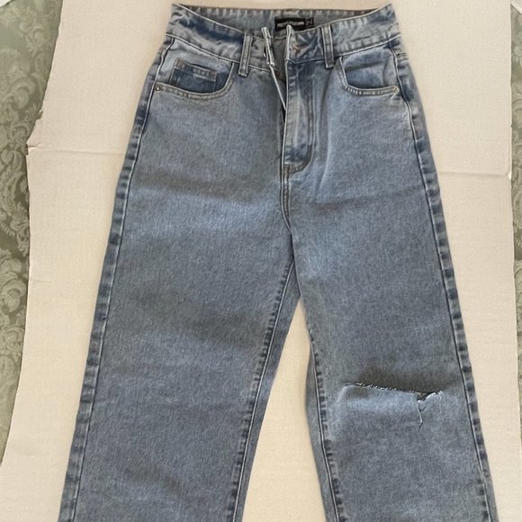 Pretty Little Thing Wide Leg Light Wash Jeans - Picture 1 of 3